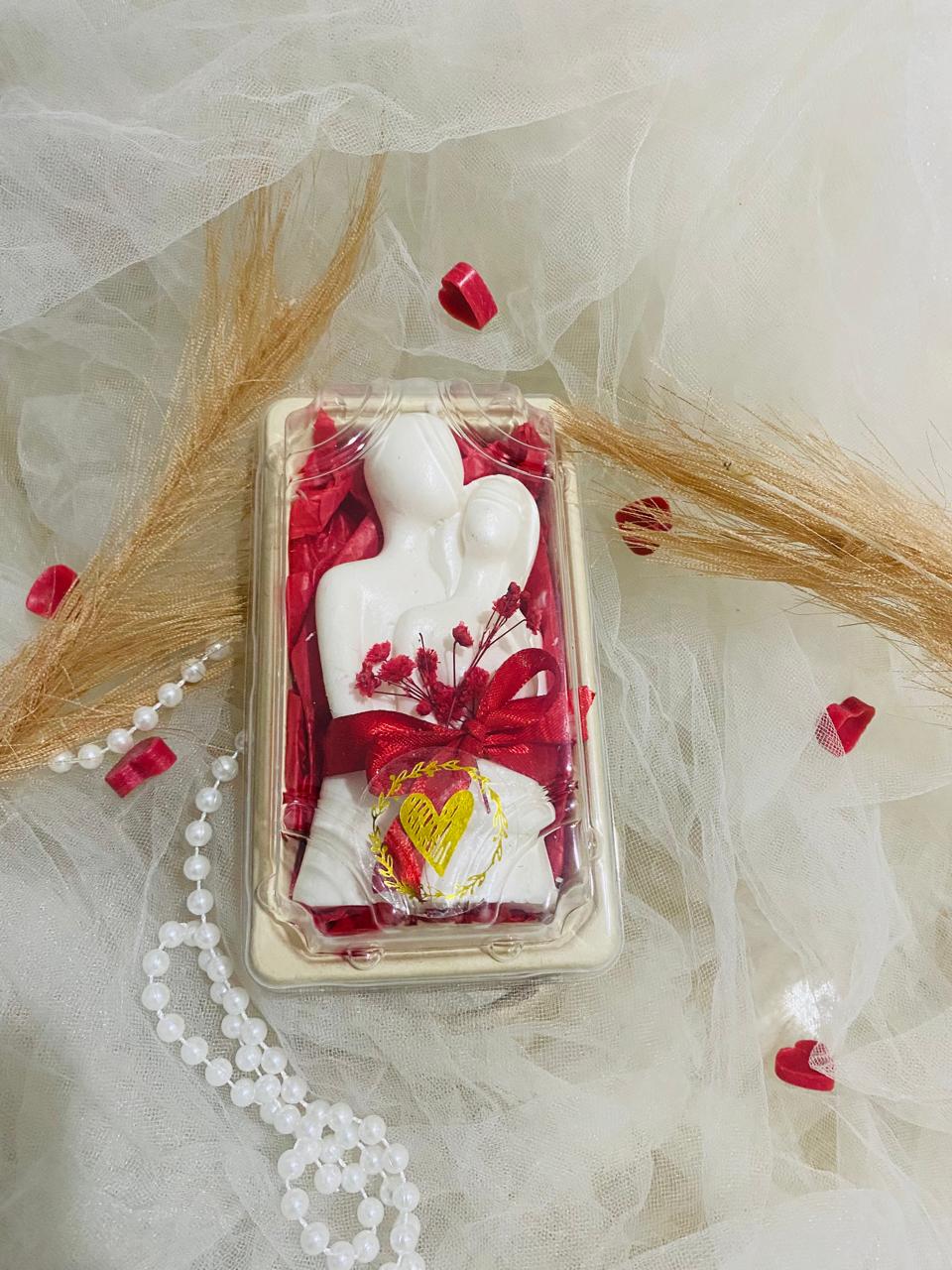 Love Hugging Couple Candle